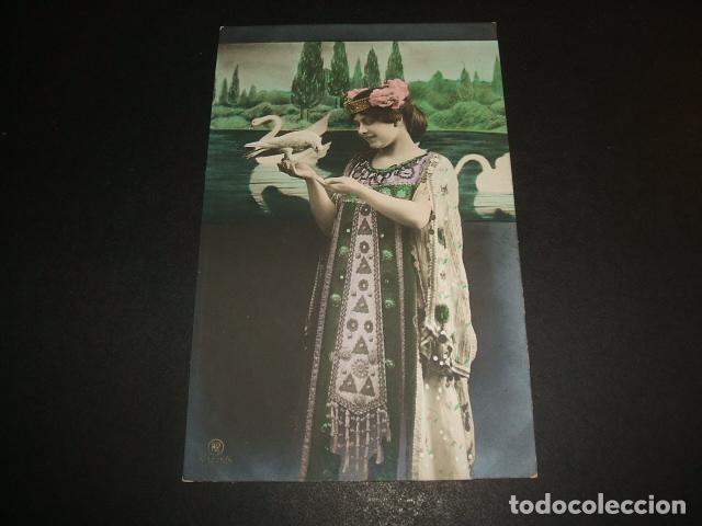 Postales: MUJER CON PALOMA POSTAL - Foto 1