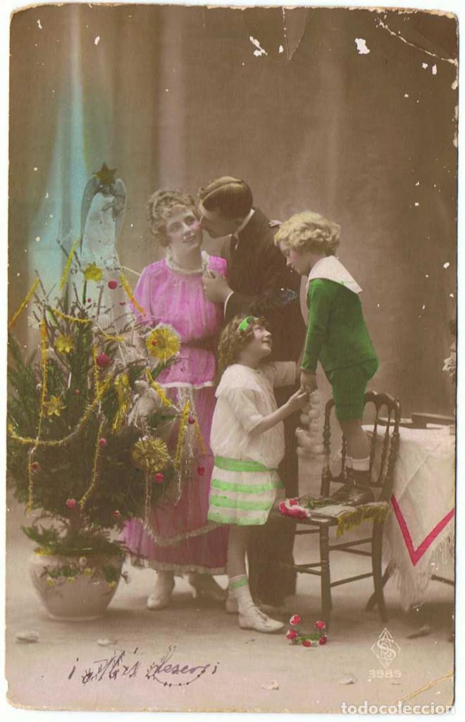 Cartoline: Postal rom&aacute;ntica familia en Navidad. Escrita y fechada en 1918