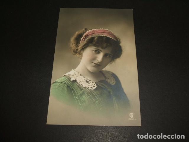 Postales: MUJER ELEGANTE POSTAL - Foto 1