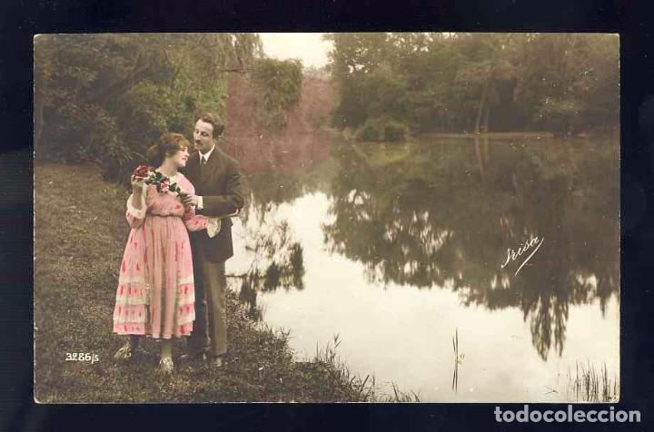 Cartoline: Postal romantica: Pareja de enamorados. Coloreada a mano (Irisa 3286/5)