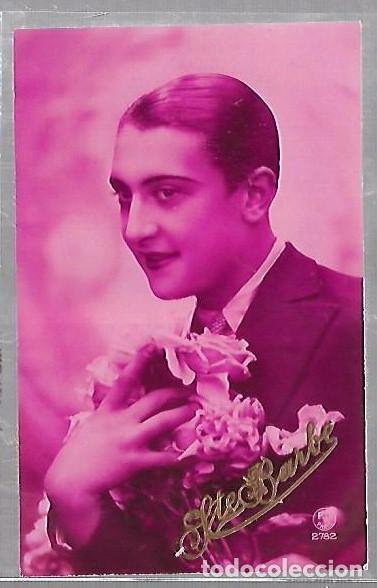 Postales: TARJETA POSTAL DE GALANTES Y MUJERES - IMAGEN DE GALAN CON FLORES