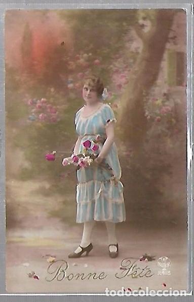 Postales: TARJETA POSTAL DE GALANTES Y MUJERES - IMAGEN DE MUJER JOVEN CON RAMO DE FLORES
