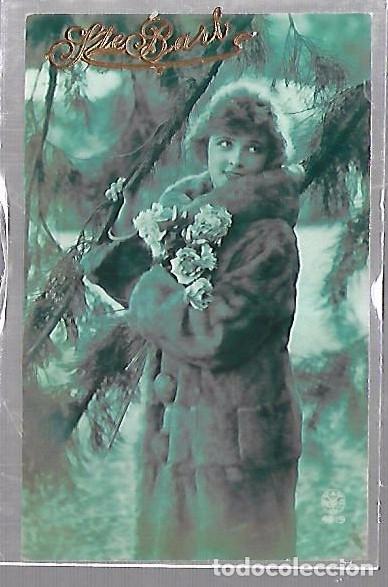 Postales: TARJETA POSTAL DE GALANTES Y MUJERES - IMAGEN DE MUJER CON ABRIGO Y FLORES EN PAISAJE NEVADO