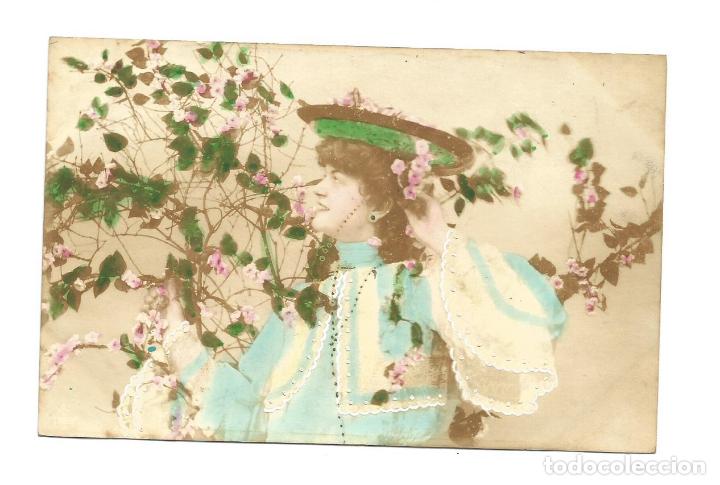 Postais: Dama de &Eacute;poca Bella Se&ntilde;ora Rom&aacute;ntica Postal antigua modernista coloreada con puntos resaltados 1907