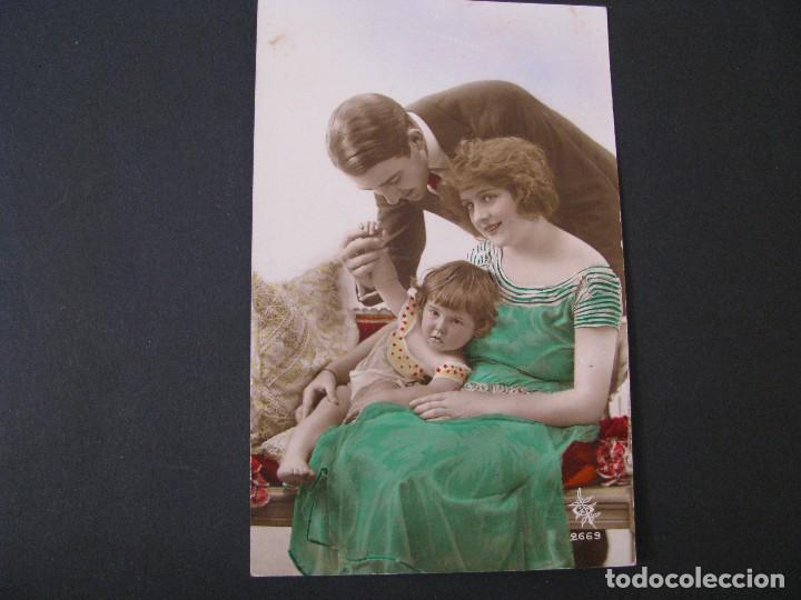 Postais: POSTAL FOTOGR&Aacute;FICA DE UNA FAMILIA. FRANCIA ESCRITA 1923.