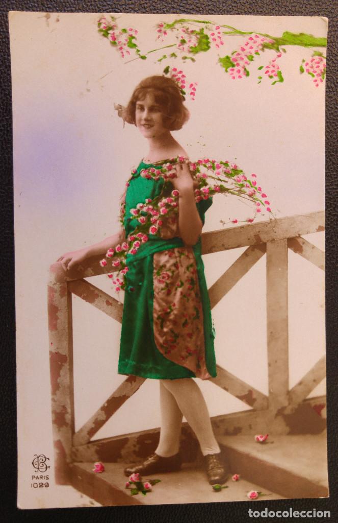 Postales: POSTAL SE&Ntilde;ORA CON FLORES