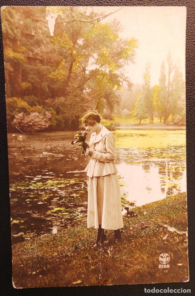 Postales: POSTAL SE&Ntilde;ORA CON FLORES