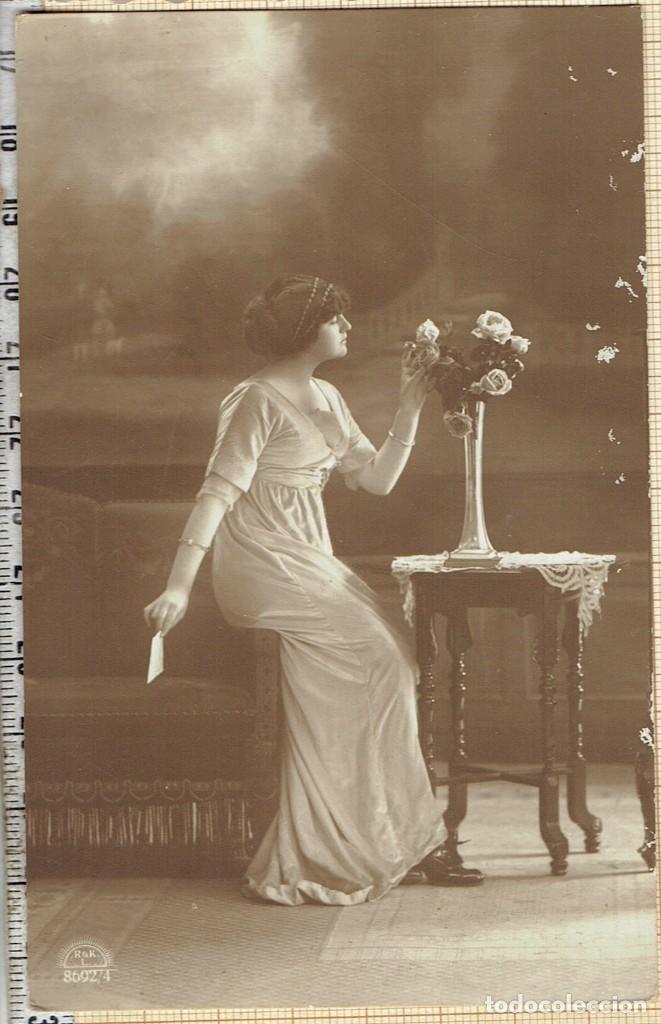 Postais: POSTAL ROMANTICA SE&Ntilde;ORITA Y FLORES 1920/30.