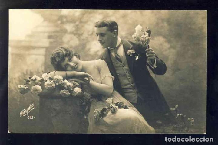 Cartoline: Postal romantica: Pareja de enamorados (Margara 372)