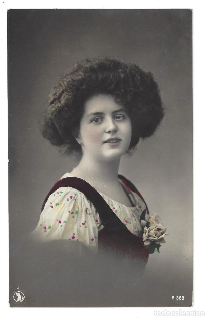 Cartes Postales: POSTAL ROM&Aacute;NTICA ANTIGUA COLOREADA- MUJER. BROM&Uuml;RA N&ordm; B 368. CIRCULADA- 1910