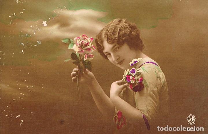 Postais: postal rom&aacute;ntica, RECOGIENDO FLORES