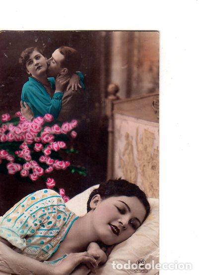 Postais: TARJETA POSTAL DE GALANTES Y MUJERES. UNA SE&Ntilde;ORA APOYANDO LA CARA EN LA ALMOHADA.