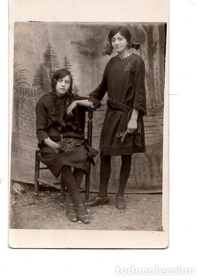 Postais: TARJETA POSTAL DE GALANTES Y MUJERES. DOS MUJERES VESTIDA DE NEGRO.