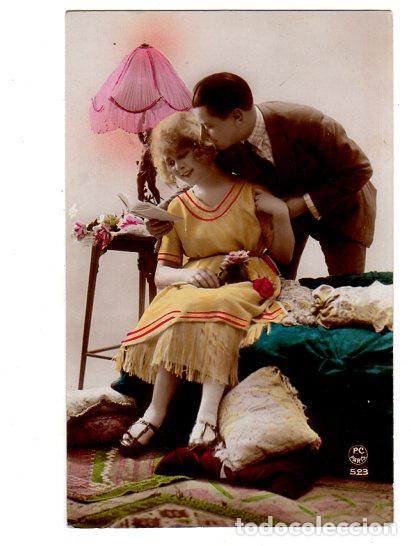 Postais: TARJETA POSTAL DE GALANTES Y MUJERES. PAREJA LEYENDO UN LIBRO.