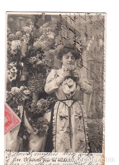 Postais: TARJETA POSTAL DE GALANTES Y MUJERES. SE&Ntilde;ORA RODEADA DE FLORES.