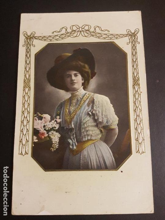 Postales: POSTAL MUJER ELEGANTE CON FLORES - Foto 1