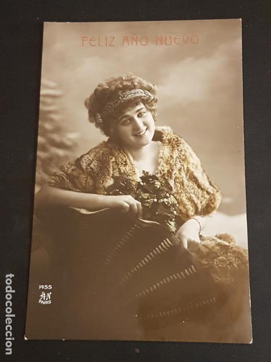 Postales: POSTAL MUJER CON FLORES - Foto 1