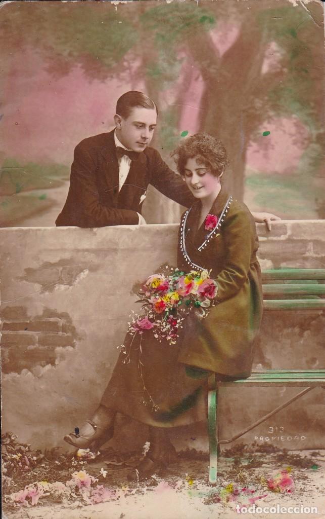 Postales: Pareja en el parque (escrita) - Foto 1