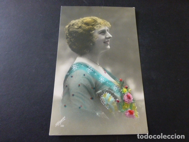 Postales: MUJER ELEGANTE CON FLORES POSTAL - Foto 1
