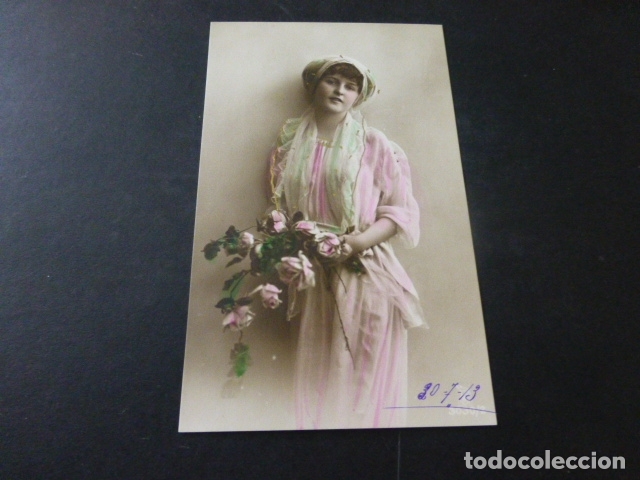 Postales: MUJER ELEGANTE CON FLORES POSTAL - Foto 1