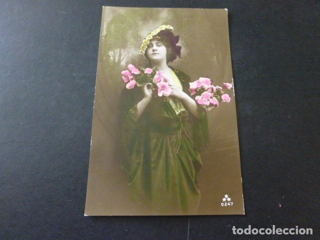 Postales: MUJER ELEGANTE CON FLORES POSTAL - Foto 1
