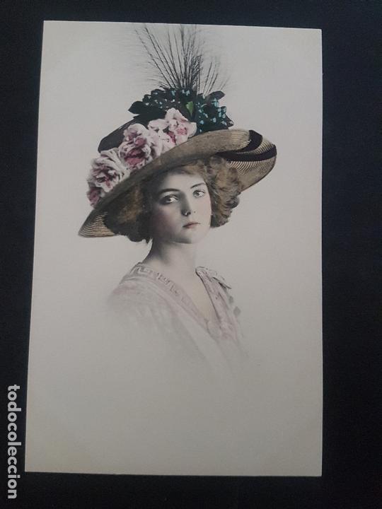 Postales: MUJER ELEGANTE CON SOMBRERO - Foto 1