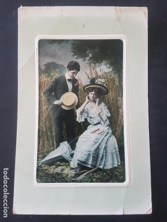 Cartoline: PAREJA GALANTE CON SOMBREROS POSTAL