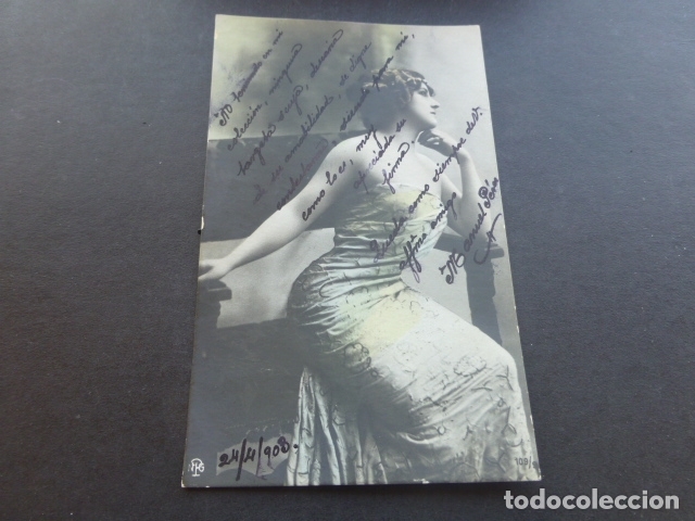 Postales: MUJER ELEGANTE SENTADA POSTAL - Foto 1