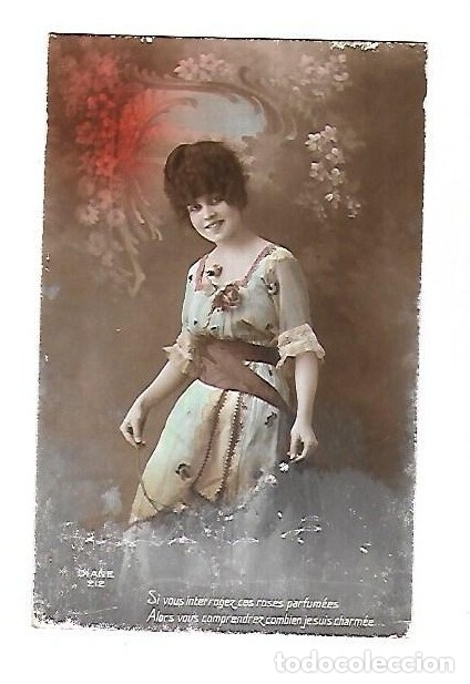 Postales: TARJETA POSTAL. JOVEN EN VESTIDO Y PAISAJE DE FLORES. DIANE 212