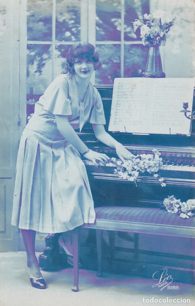 Cartoline: bella se&ntilde;orita tocando el piano Leo Paris 5188 postal circulada