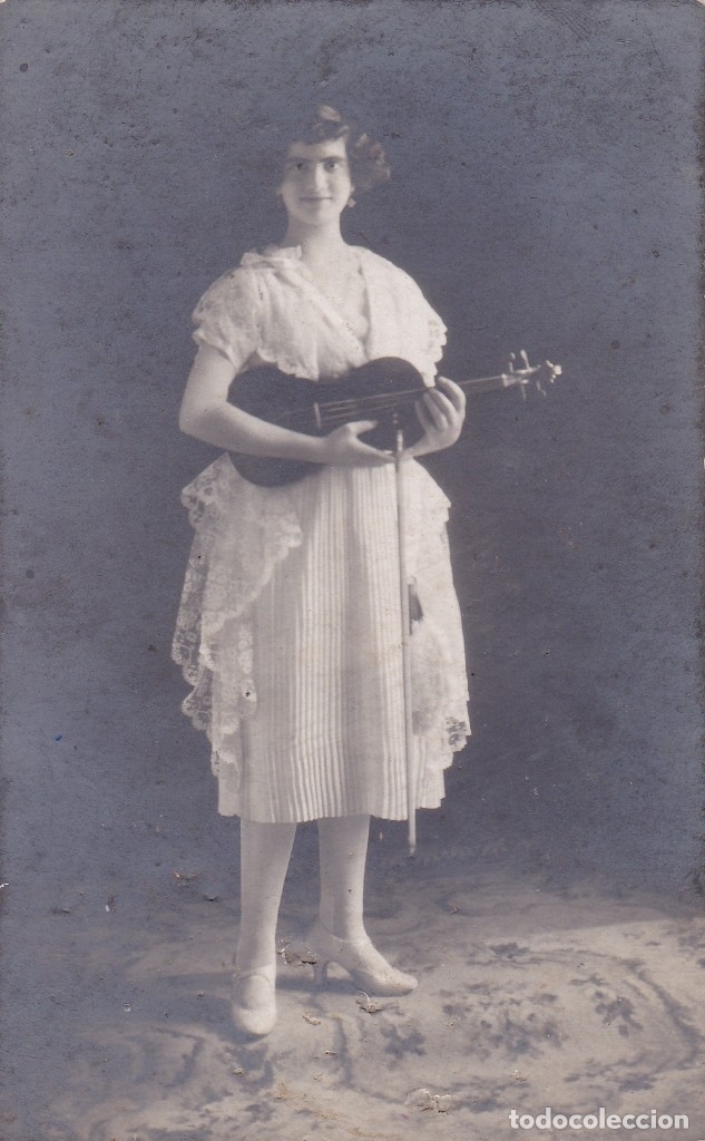 Postales: mujer tocando el violin circulada 1921 - Foto 1