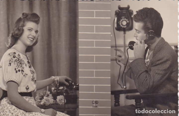 Postales: Pareja hablando por tel&eacute;fono circulada a&ntilde;os 40