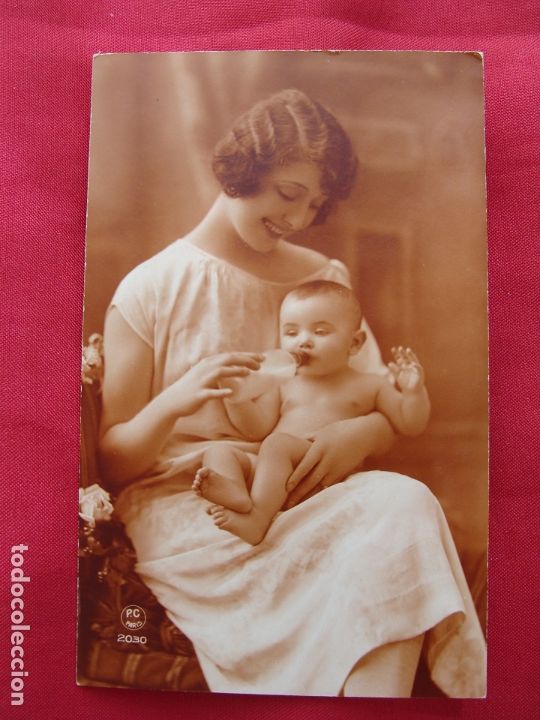 Postais: POSTAL - ROM&Aacute;NTICA - DAMA DE LA &Eacute;POCA, MADRE DANDO EL BIBER&Oacute;N A UN BEB&Eacute; - PC PAR&Iacute;S 2030