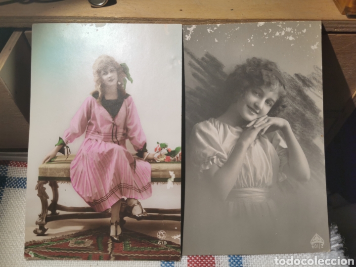 Postales mujeres posando