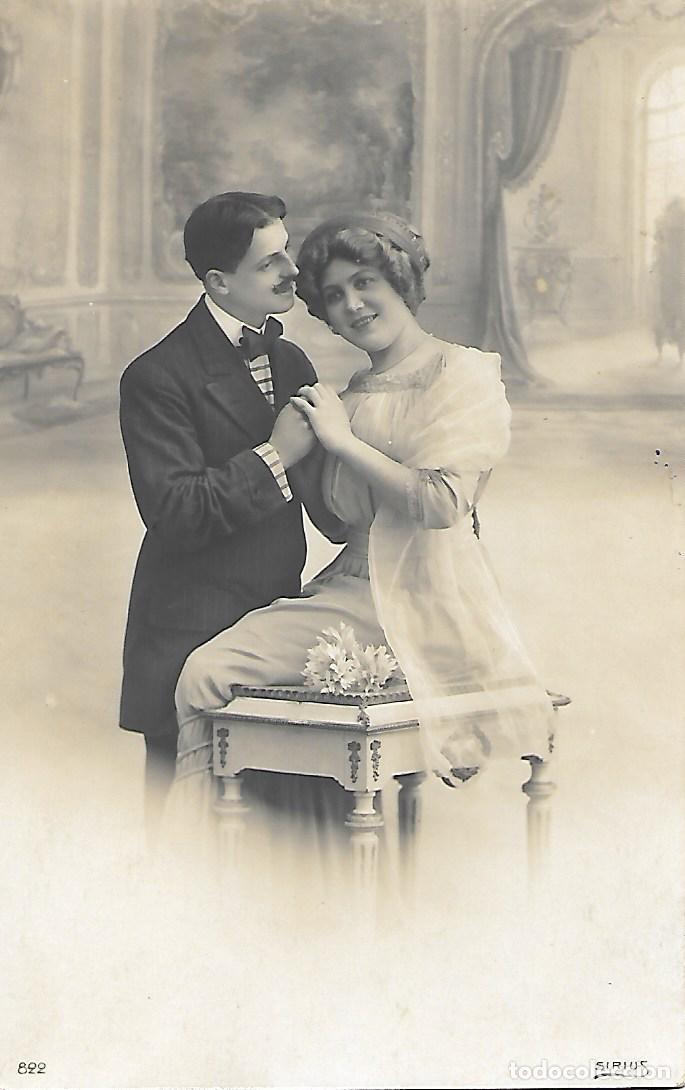 Cartoline: ANTIGUA POSTAL PAREJA ENAMORADA (1916)