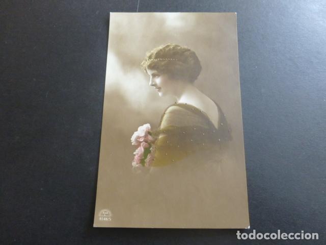 Postales: MUJER CON FLORES POSTAL - Foto 1