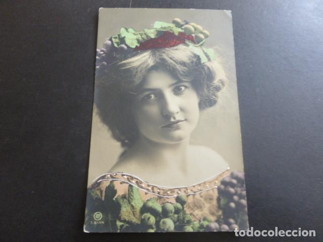 Cartoline: MUJER CON FLORES POSTAL