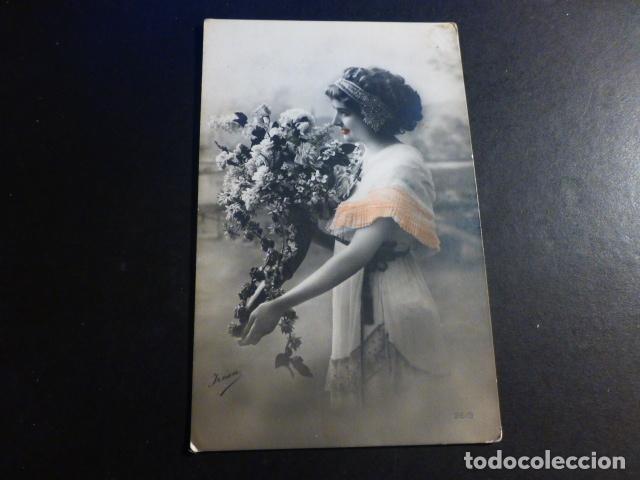 Postales: MUJER CON FLORES POSTAL - Foto 1