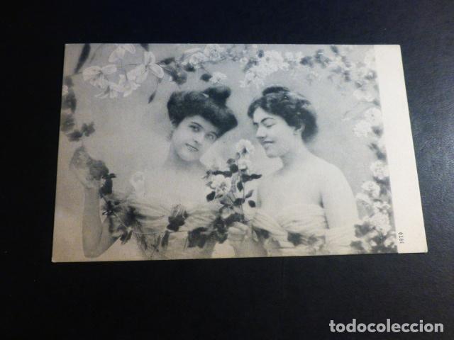 Postcards: MUJERES CON FLORES POSTAL