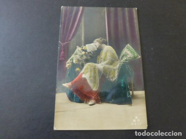 Cartes Postales: MUJER LEYENDO POSTAL