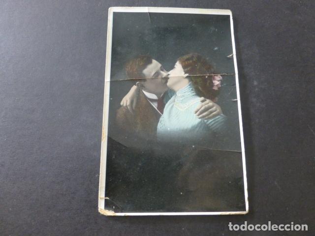 PAREJA BESANDOSE POSTAL