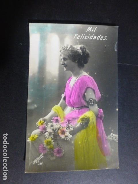Cartoline: MUJER CON FLORES POSTAL