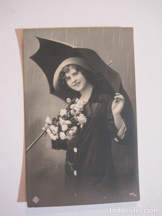 Cartoline: MODA-PARAGUAS-MUJER-POSTAL FOTOGRAFICA ANTIGUA-VER FOTOS-(73.718)