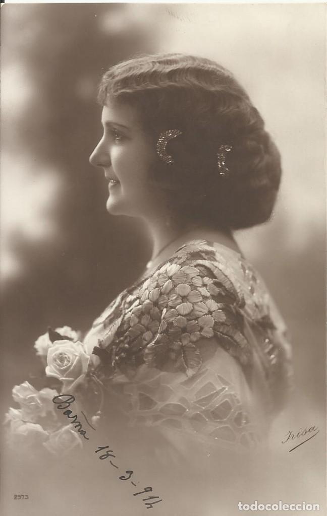 Postales: Postal blanco y negro mujer vestido con flores. Irisa. 2973. 1914. 14x9 cm. Modernista. Art Nouveau.