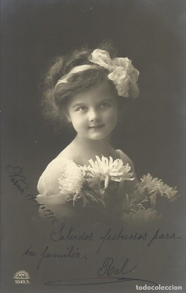 Postcards: Postal ni&ntilde;a con vestido flores. 1912. RLk. 5049/5. 14x9 cm. Mercedes Real.