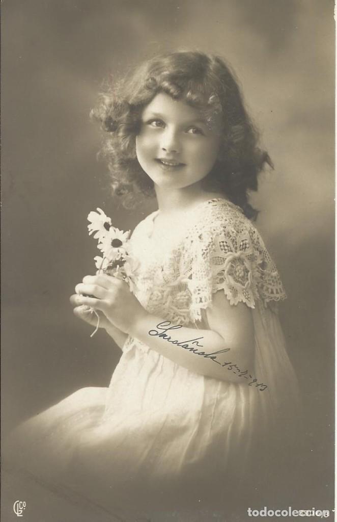 postal niña con vestido ganchillo y flores. gl - Buy Antique postcards of  ladies and gentlemen on todocoleccion