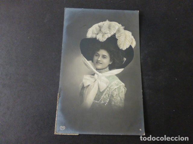 Postales: MUJER ELEGANTE CON SOMBRERO POSTAL - Foto 1