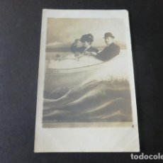 Cartes Postales: MATRIMONIO EN BARCA POSTAL FOTOGRAFICA POR FOTOGRAFO AMBULANTE MINUTERO. Lote 224846748