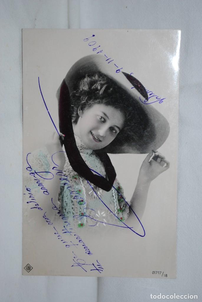 Postkarten: ANTIGUA POSTAL DE SE&Ntilde;ORA CON PAMELA , 1909