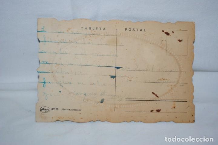 Postales: ANTIGUA POSTAL DE SE&Ntilde;ORA CON PALOMAS . - Foto 2